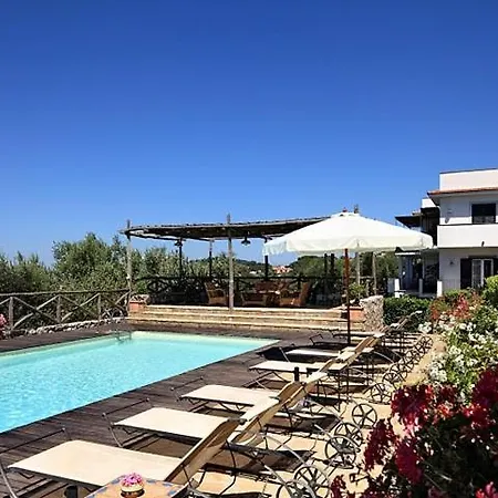 Sleeps 4 Pool Air Con Wifi T227217 *