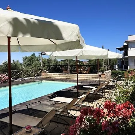 Sleeps 4 Pool Air Con Wifi T227217