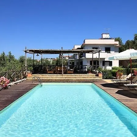 Sleeps 4 Pool Air Con Wifi T227217 *